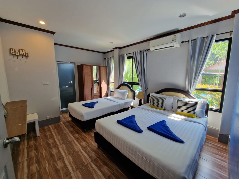 Deluxe Apartment | Desk, laptop workspace, free WiFi