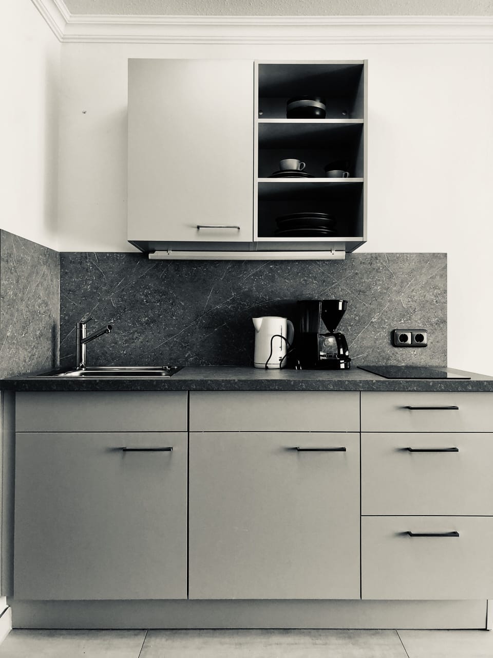 Deluxe Double Room, 1 King Bed, Kitchenette | Private kitchen | Fridge, stovetop, coffee/tea maker, electric kettle