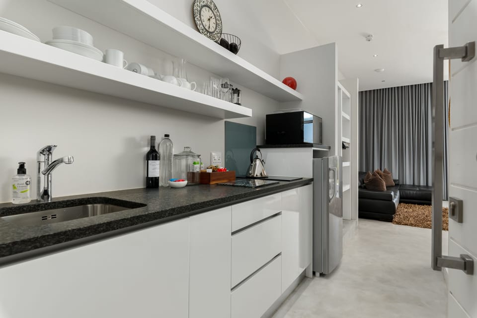Premier Suite, Bathtub, Mountain View (Kruger) | Private kitchenette | Fridge, microwave, stovetop, coffee/tea maker