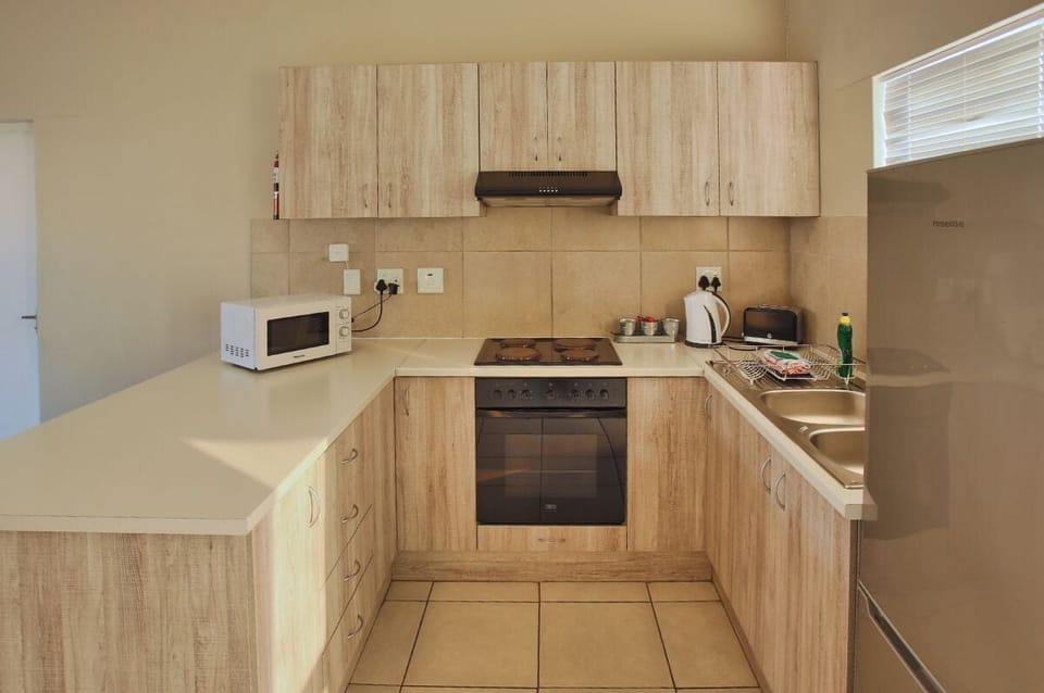 4 The Nook | Private kitchen | Fridge, microwave, electric kettle, toaster