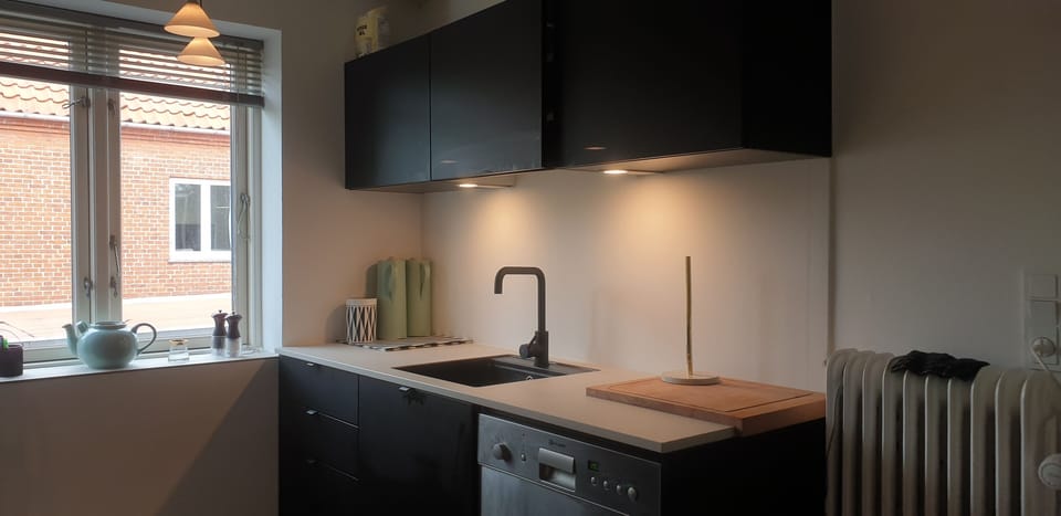 Standard Double or Twin Room, 2 Twin Beds | Shared kitchen | Oven, stovetop, dishwasher, cookware/dishes/utensils