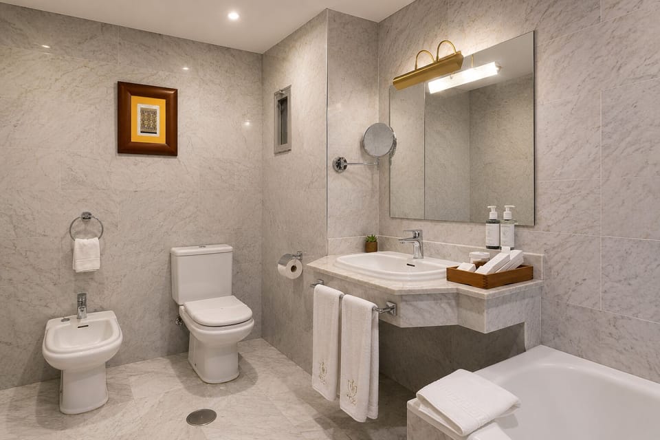Deluxe Double or Twin Room, City View | Bathroom | Designer toiletries, hair dryer, towels