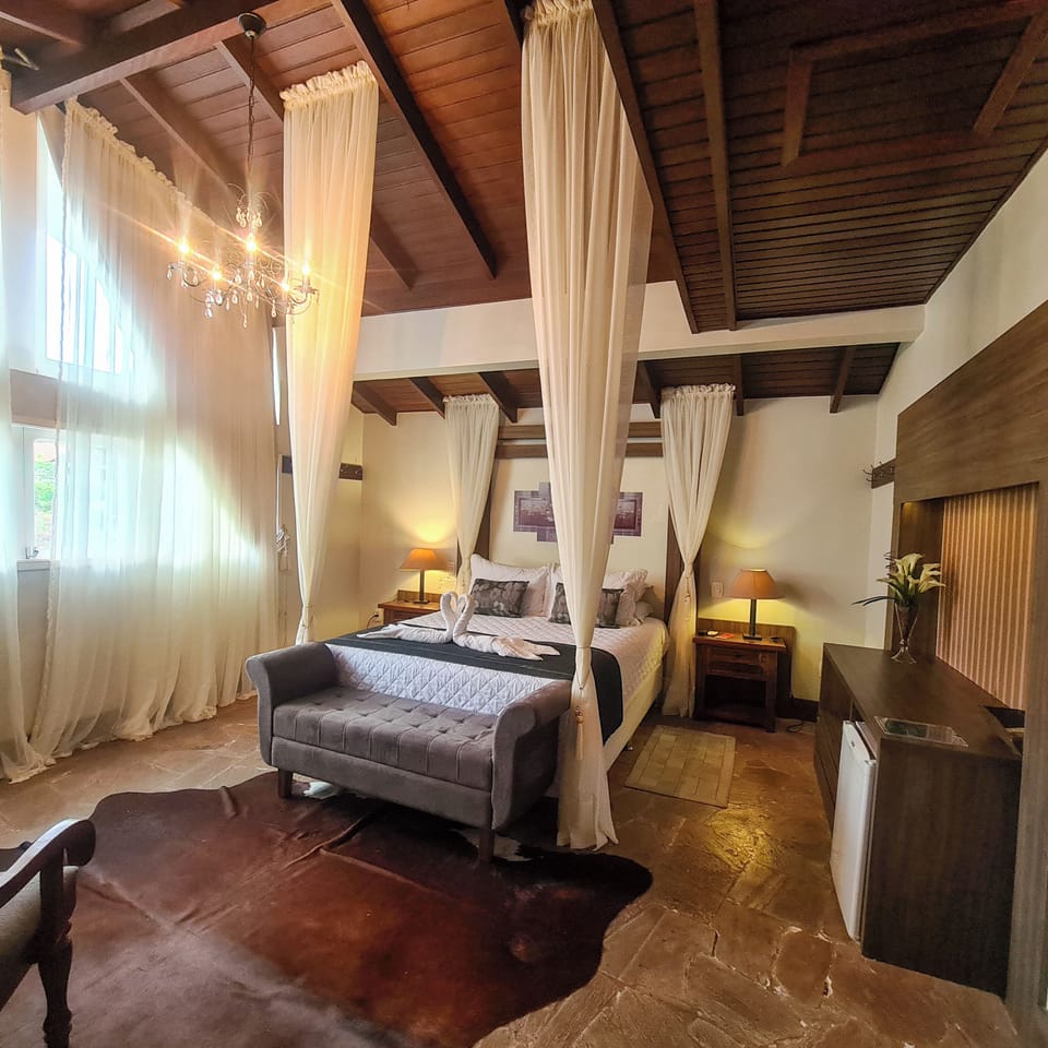 Luxury Double Room | Minibar, iron/ironing board, free WiFi, bed sheets