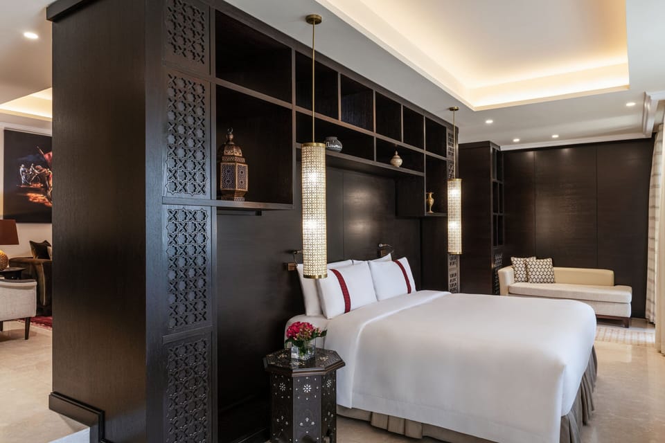 Room, 1 King Bed, Non Smoking, Partial Sea View (Prestige Vila Suite) | Property amenity