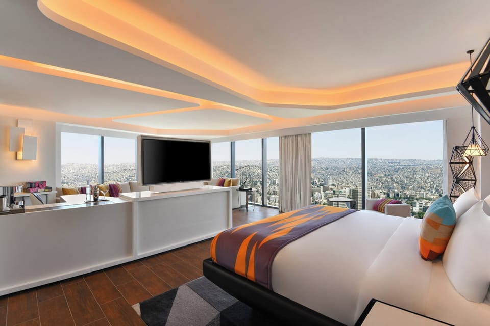 Suite, 1 King Bed, Corner | Premium bedding, pillowtop beds, minibar, in-room safe