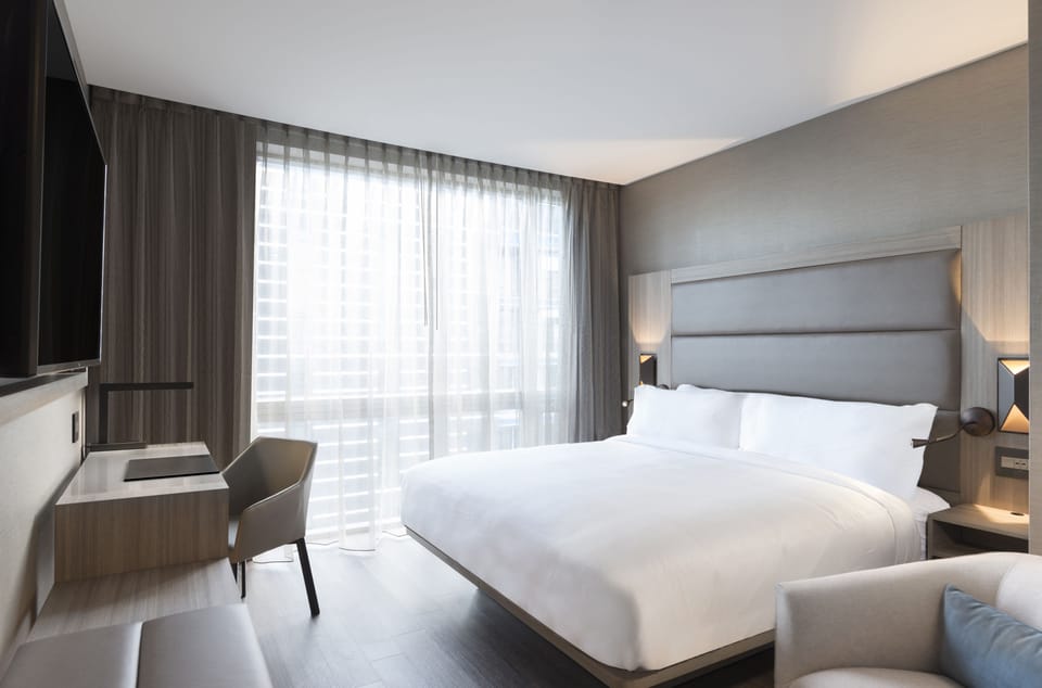 Egyptian cotton sheets, premium bedding, in-room safe, desk