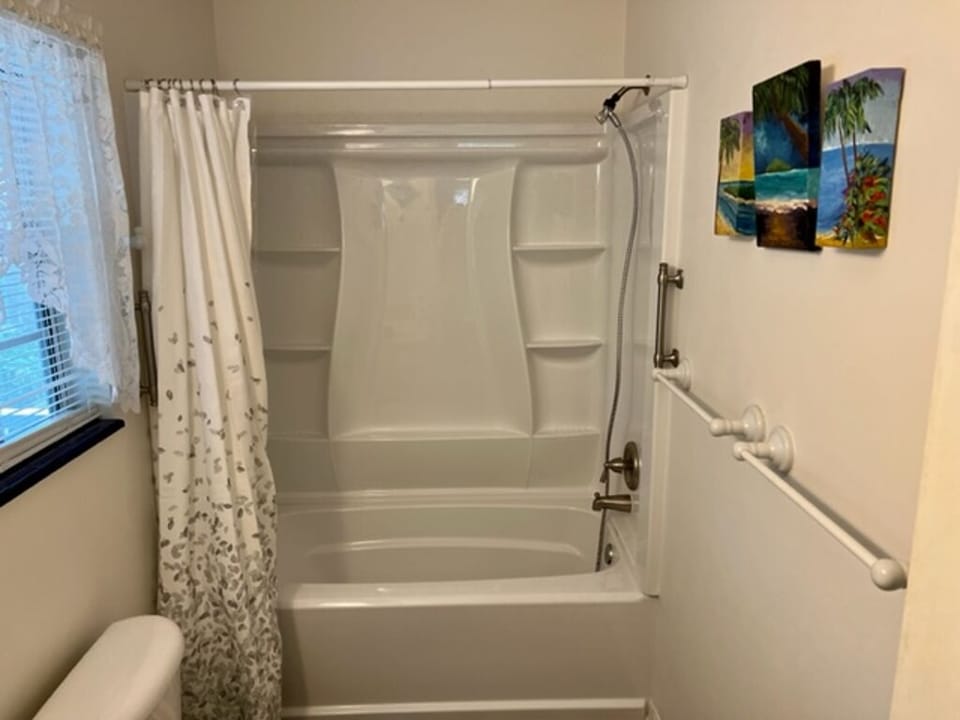 bathroom with bath/shower combination