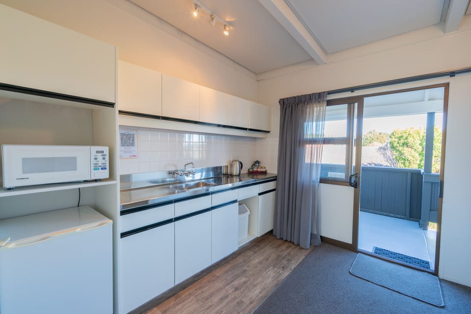 Standard Apartment, 1 Bedroom | Laptop workspace, blackout drapes, iron/ironing board, WiFi (free)