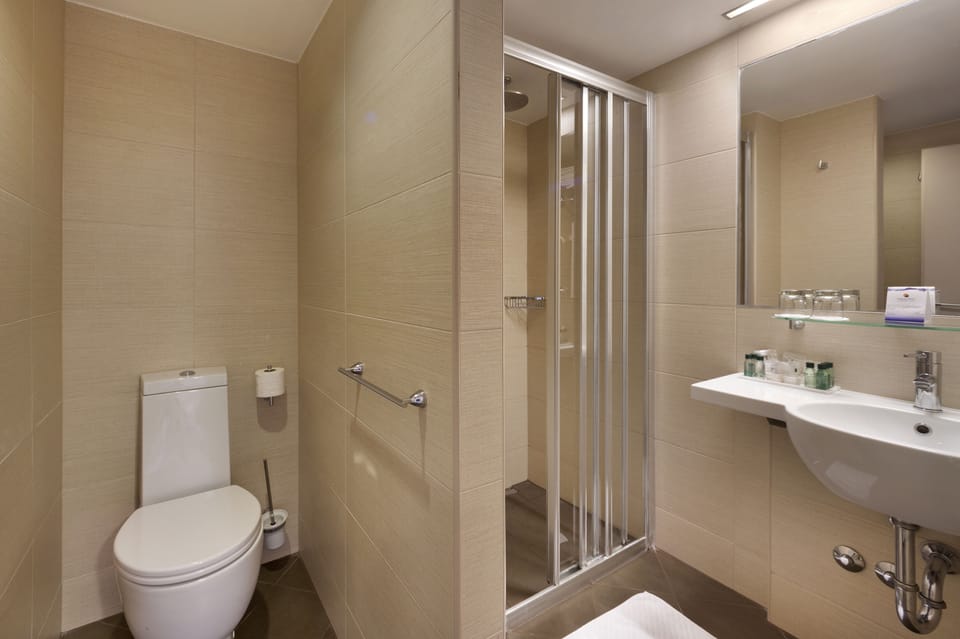 Shower, free toiletries, hair dryer, towels