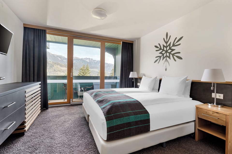 Apartment, 1 Bedroom | Hypo-allergenic bedding, in-room safe, iron/ironing board