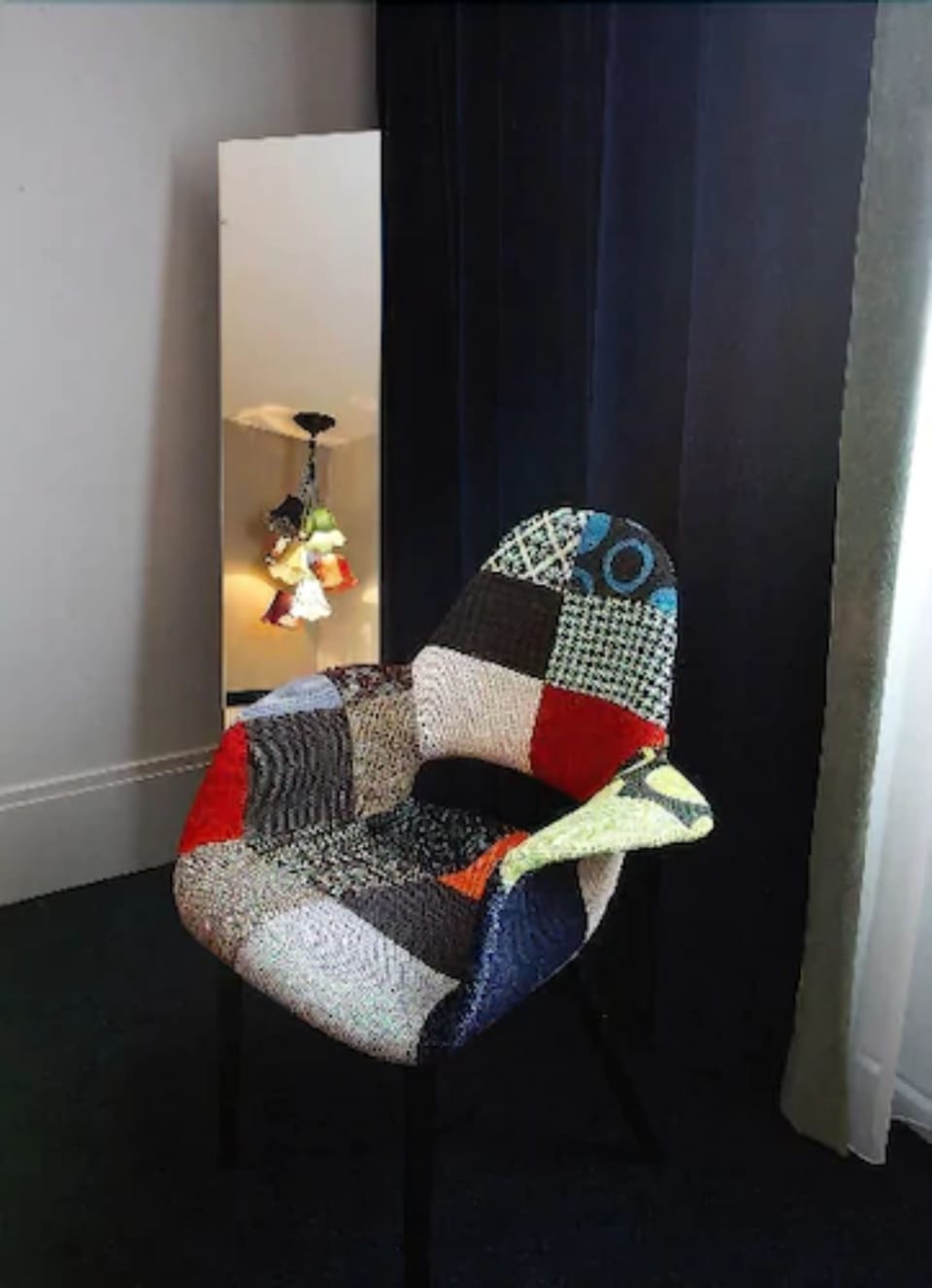 Down comforters, in-room safe, desk, blackout drapes