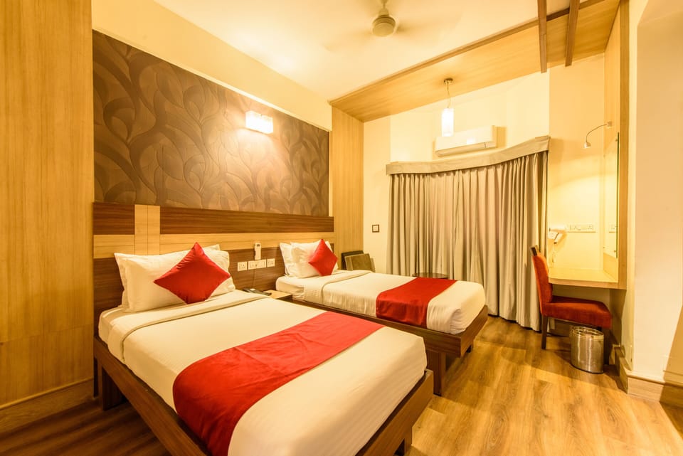 Executive Room, 1 King Bed | Egyptian cotton sheets, in-room safe, desk, laptop workspace