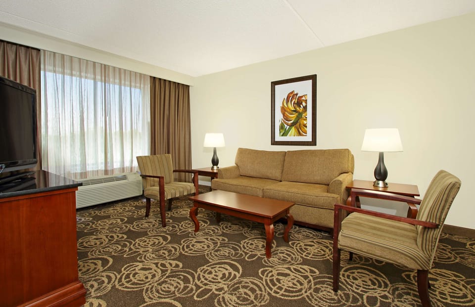 Junior Suite, 1 King Bed, Non Smoking | Premium bedding, in-room safe, desk, laptop workspace
