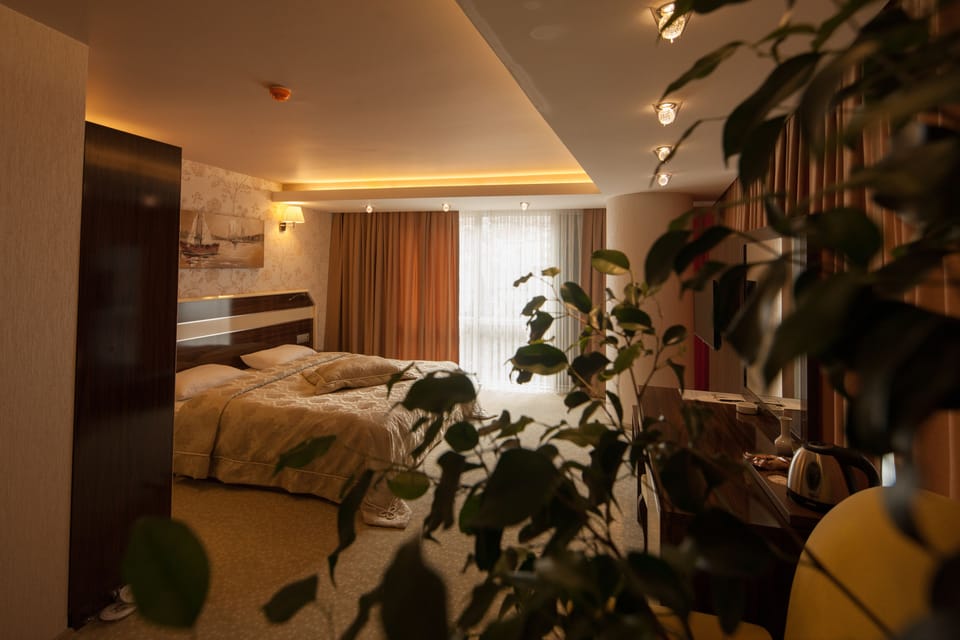 Comfort Double Room | Egyptian cotton sheets, premium bedding, Select Comfort beds, minibar