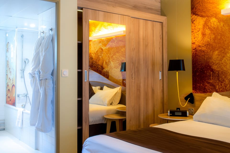 Suite, 1 Bedroom (Living Area) | Minibar, in-room safe, desk, laptop workspace
