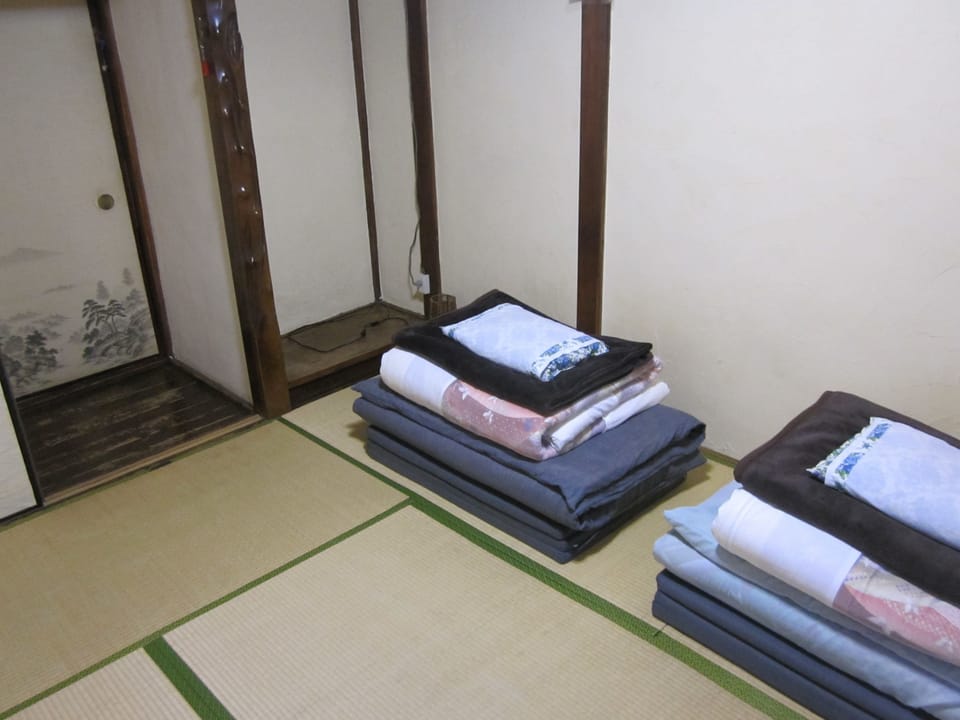 Twin Room | Desk, free WiFi