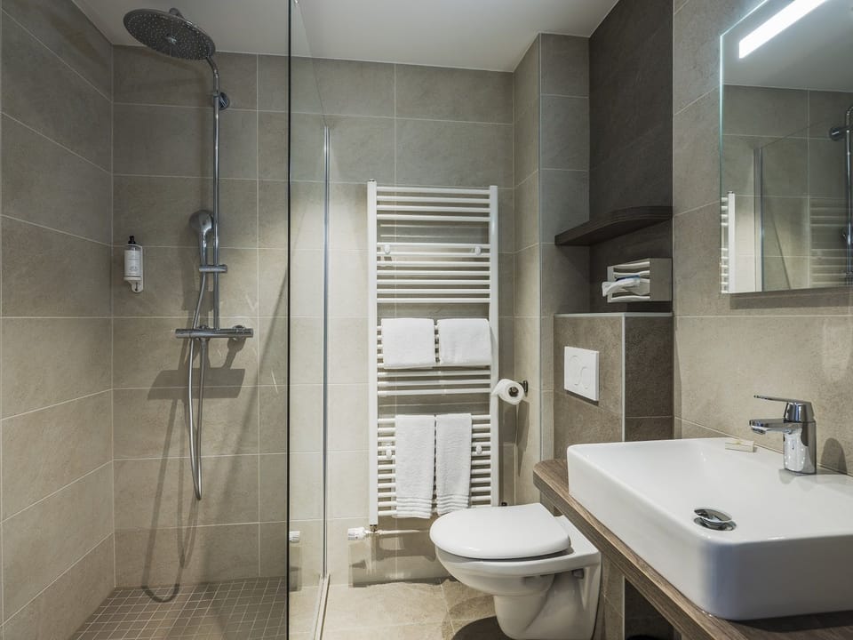 Superior Double or Twin Room | Bathroom | Deep soaking tub, free toiletries, hair dryer, towels
