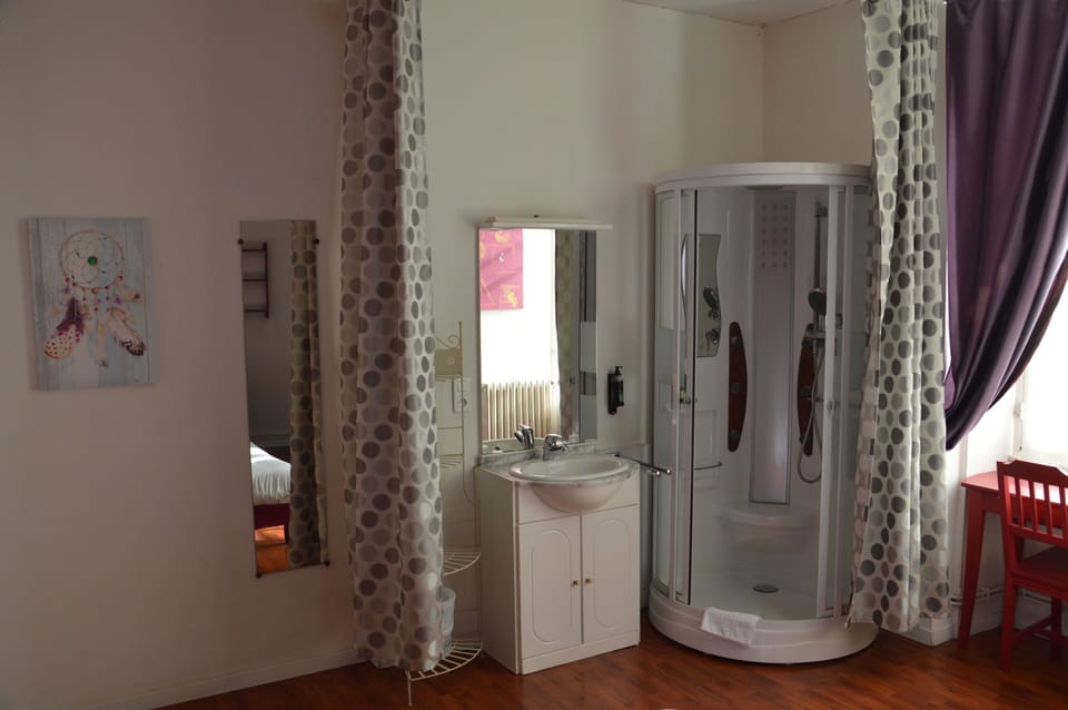 Comfort Room, 1 Double Bed | Free WiFi, bed sheets