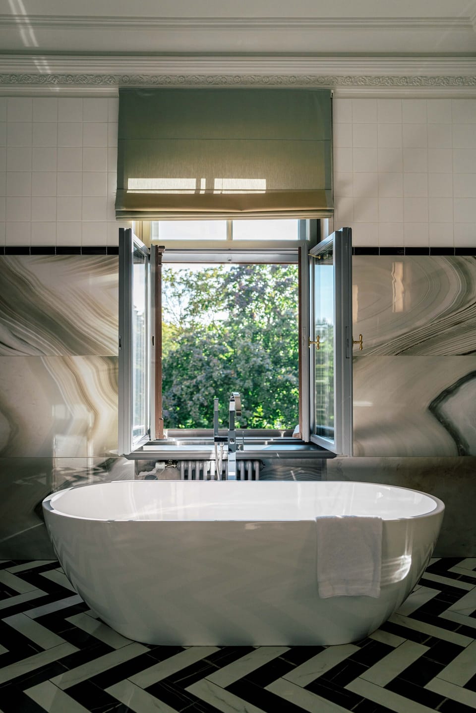 Grand Suite | Bathroom | Free toiletries, hair dryer, bathrobes, slippers