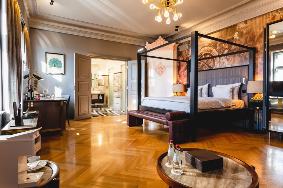Premium Room, 1 King Bed, Non Smoking, Park View | Minibar, in-room safe, desk, blackout drapes