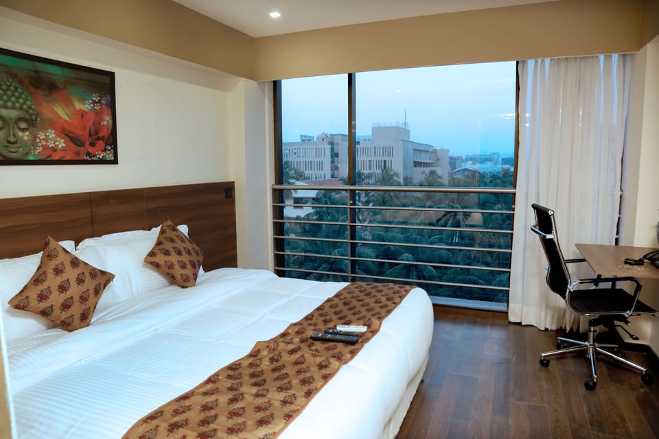 Premium bedding, minibar, in-room safe, desk