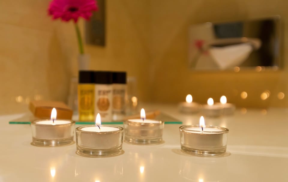 Executive Double or Twin Room, 1 Bedroom | Bathroom | Combined shower/tub, free toiletries, hair dryer, towels