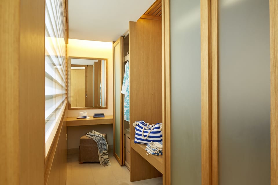 Deluxe Double Room, Jetted Tub | Hypo-allergenic bedding, minibar, in-room safe, desk