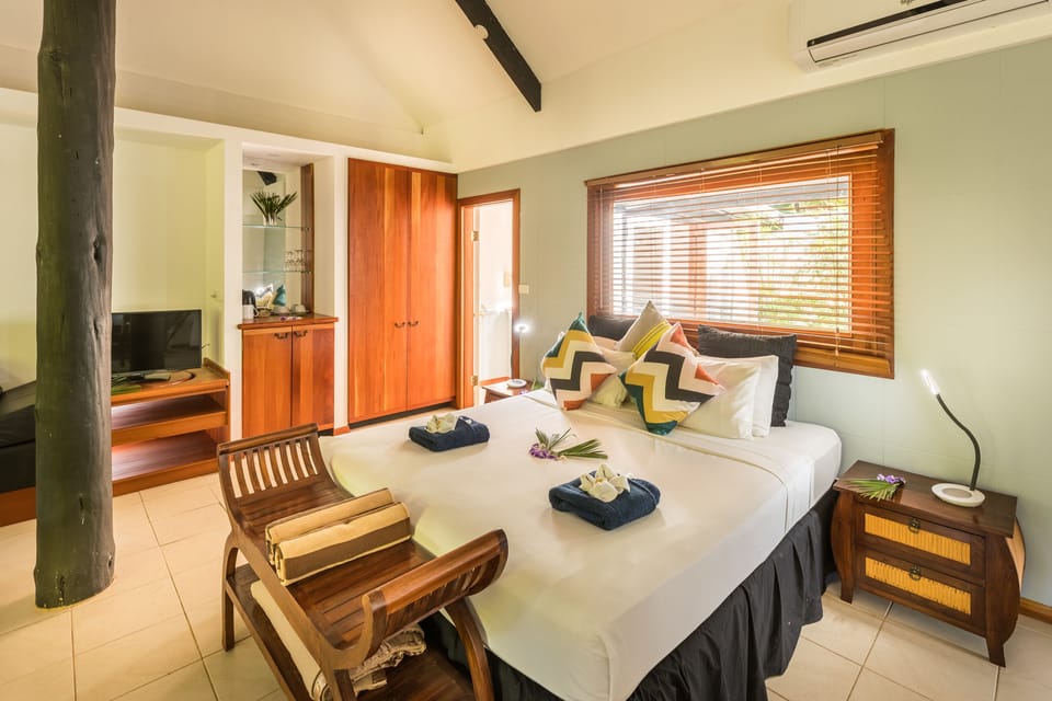 Executive Room, 1 King Bed | Premium bedding, desk, soundproofing, bed sheets