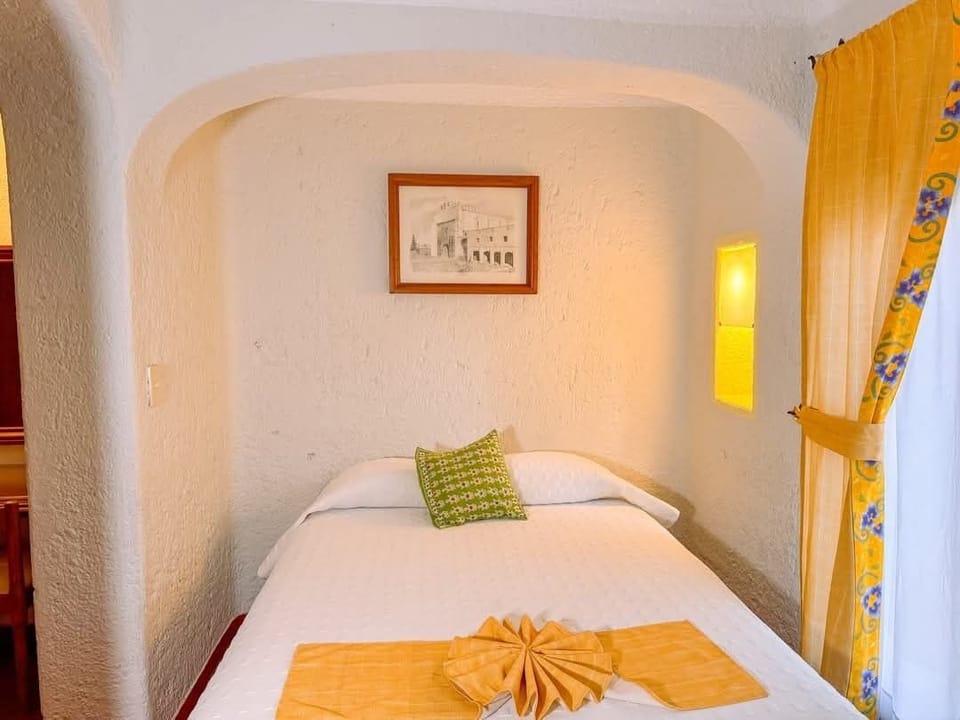 Standard Room | In-room safe, desk, blackout drapes, bed sheets