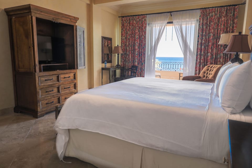 Luxury Room, Ocean View | Premium bedding, in-room safe, desk, laptop workspace