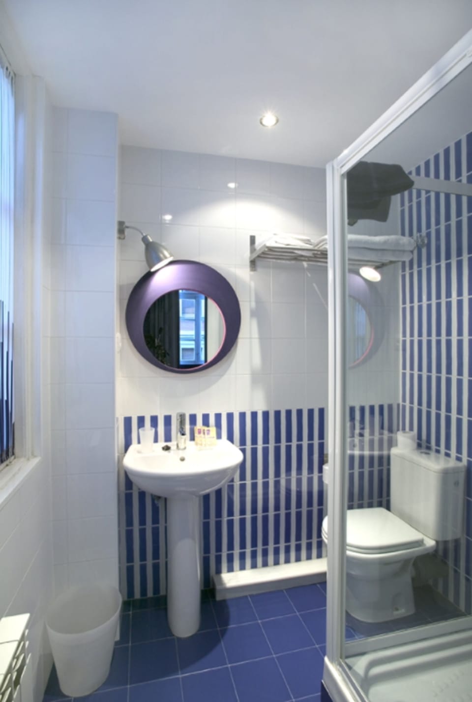 Twin Room | Desk, iron/ironing board, WiFi (free), bed sheets