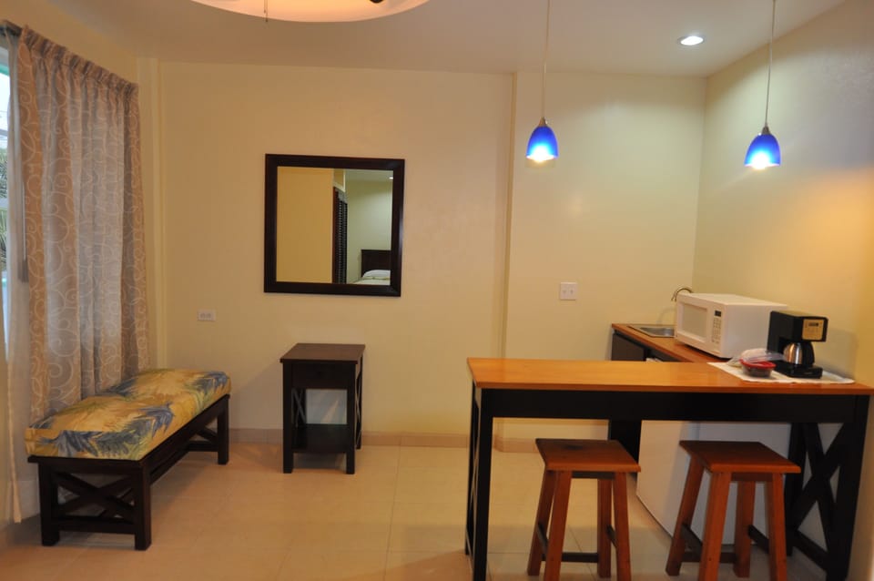 Deluxe Suite, 2 Queen Beds, Sea View | Living area | 32-inch flat-screen TV with cable channels, TV