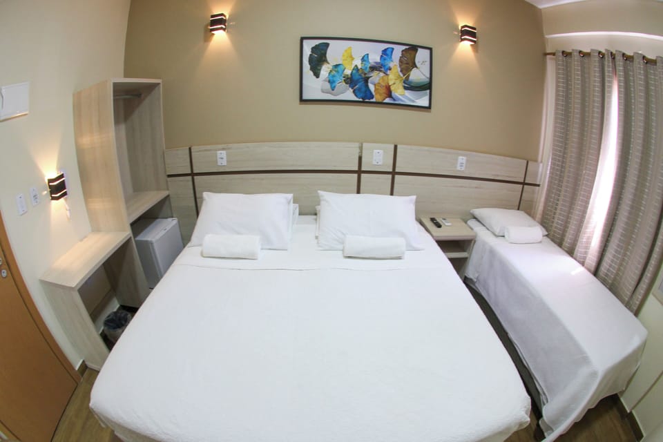 Classic Room | Minibar, iron/ironing board, free WiFi, bed sheets