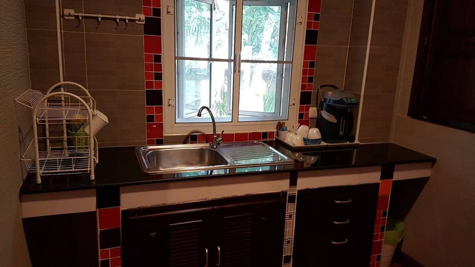 Deluxe Garden view | Private kitchen | Fridge