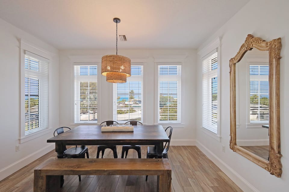 Elegant Indoor Dining Room - AMI Locals