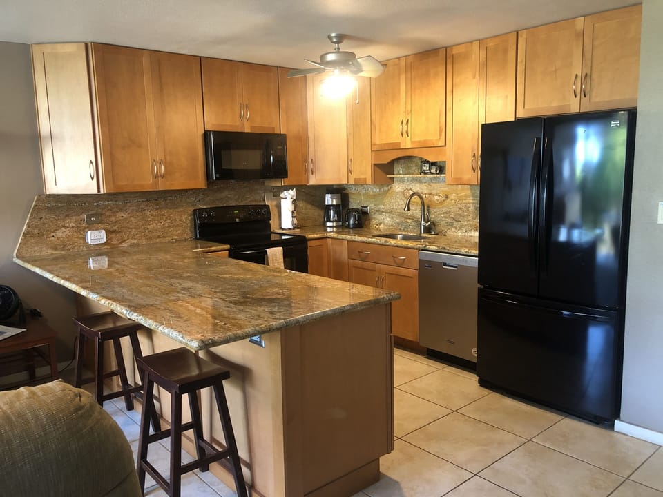 Remodeled Granite Kitchen, Frig w/ Icemaker, New Dishwasher, Stove & Microwave