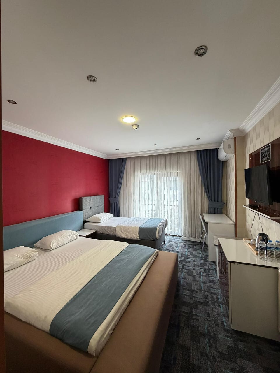 Triple Room | In-room safe, desk, soundproofing, iron/ironing board