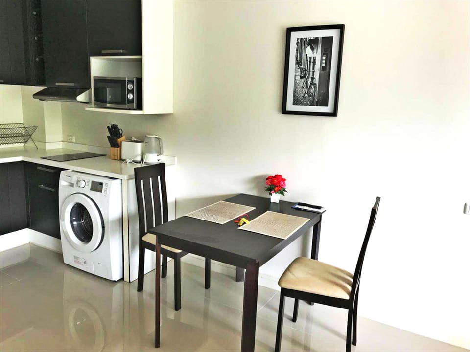 Deluxe Studio | In-room dining