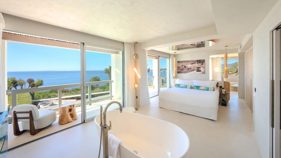 Epic Suite with Sea View- Entrance to Pacha Club Included | Premium bedding, minibar, in-room safe, soundproofing