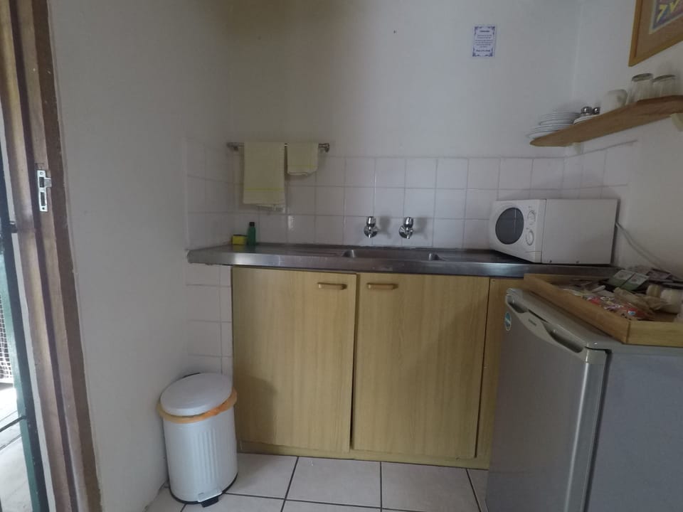 Basic Double Room Single Use, 1 Bedroom | Private kitchenette | Mini-fridge, electric kettle
