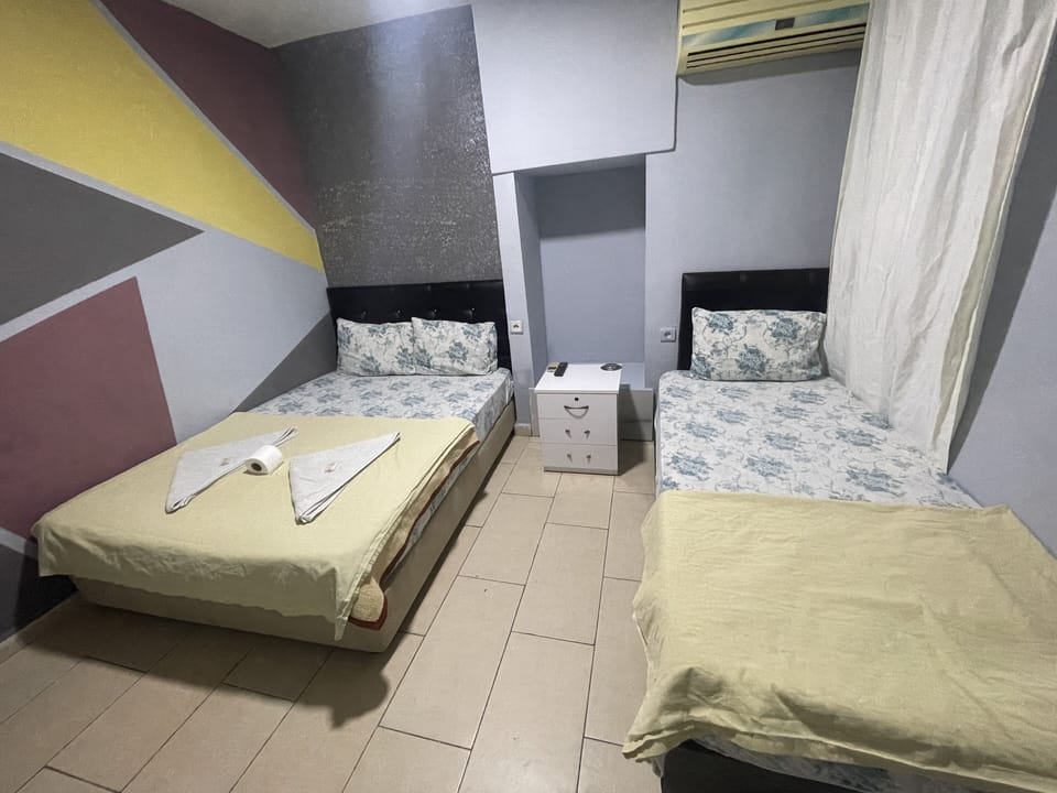 Soundproofing, free WiFi, bed sheets