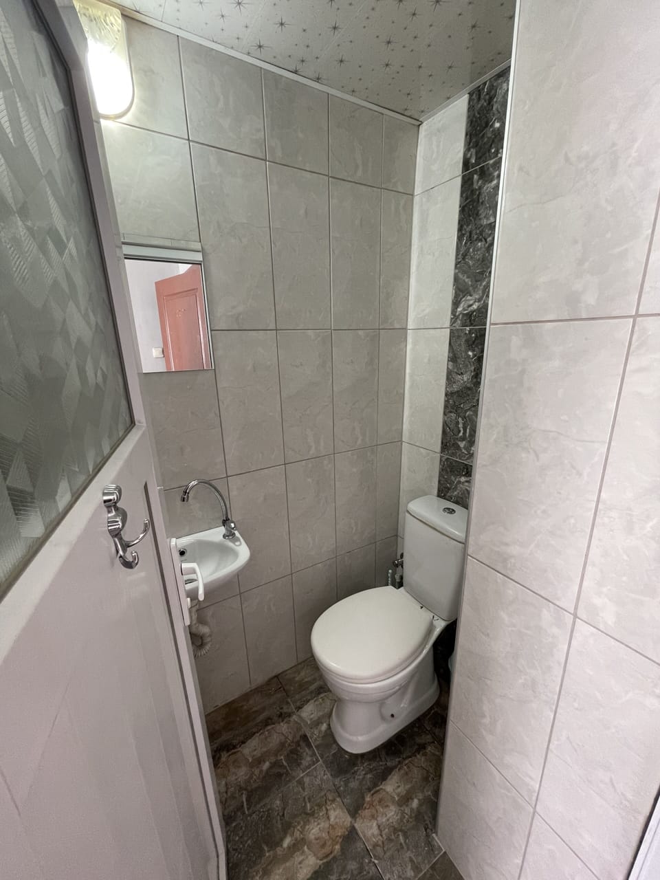 Standard Double or Twin Room, Private Bathroom | Bathroom | Shower, free toiletries, slippers, towels