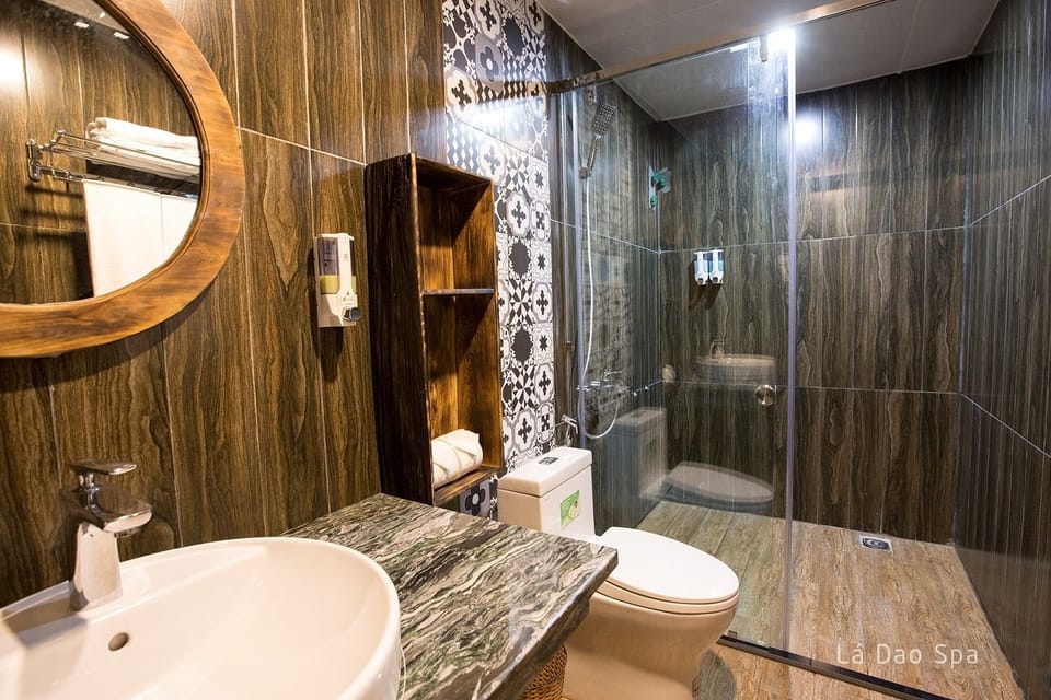 Double Room, Mountain View | Bathroom | Shower, free toiletries, hair dryer, slippers