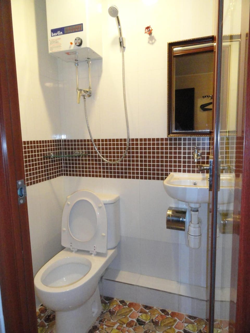 Shower, free toiletries, towels, toilet paper