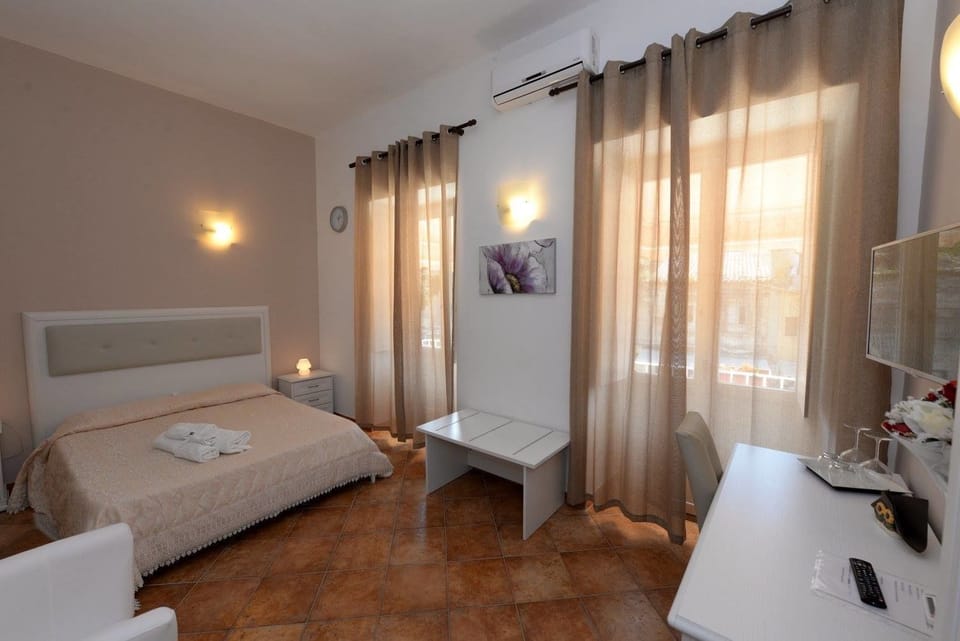 Suite, Non Smoking, Balcony | Minibar, in-room safe, desk, soundproofing