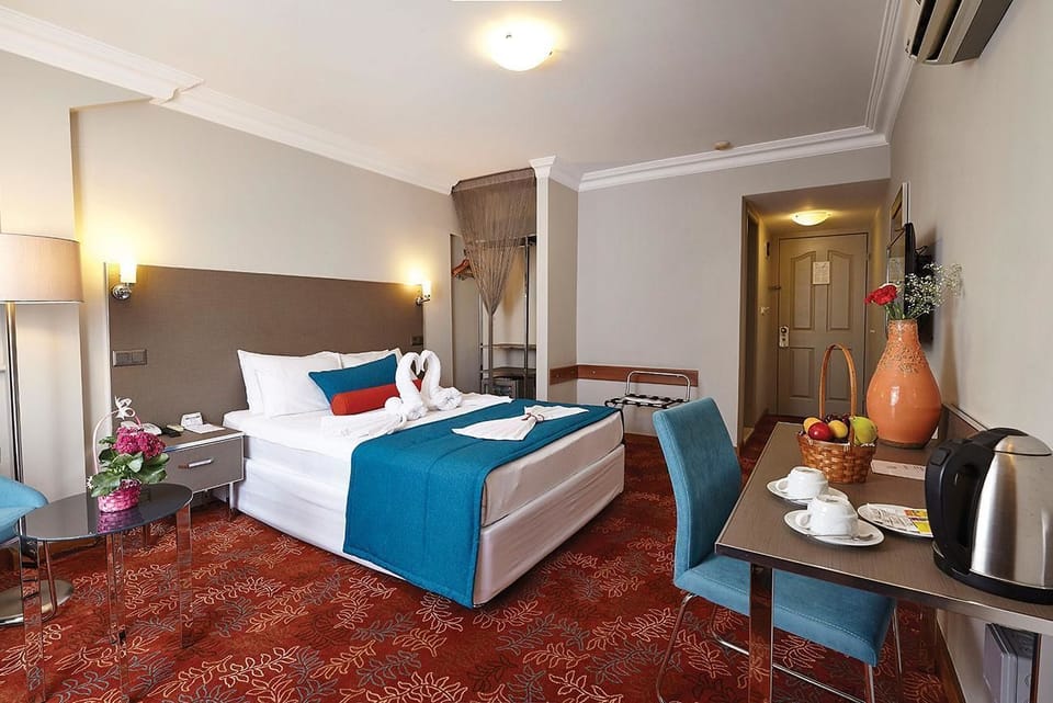 Double Room | Minibar, in-room safe, desk, soundproofing