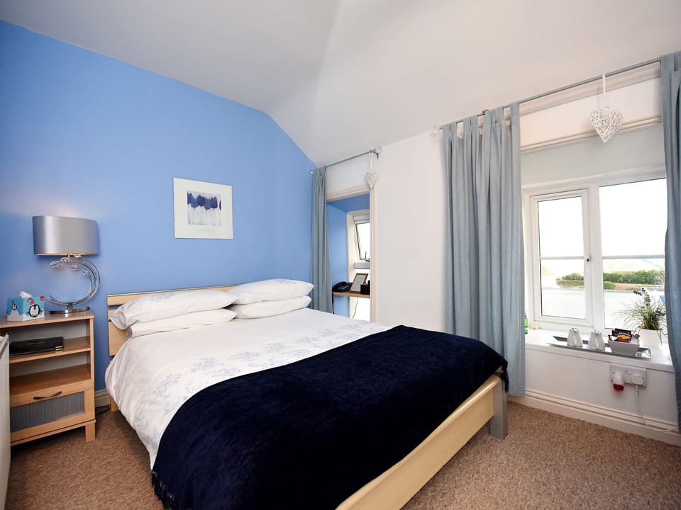 Double Room | Premium bedding, iron/ironing board, free WiFi, bed sheets