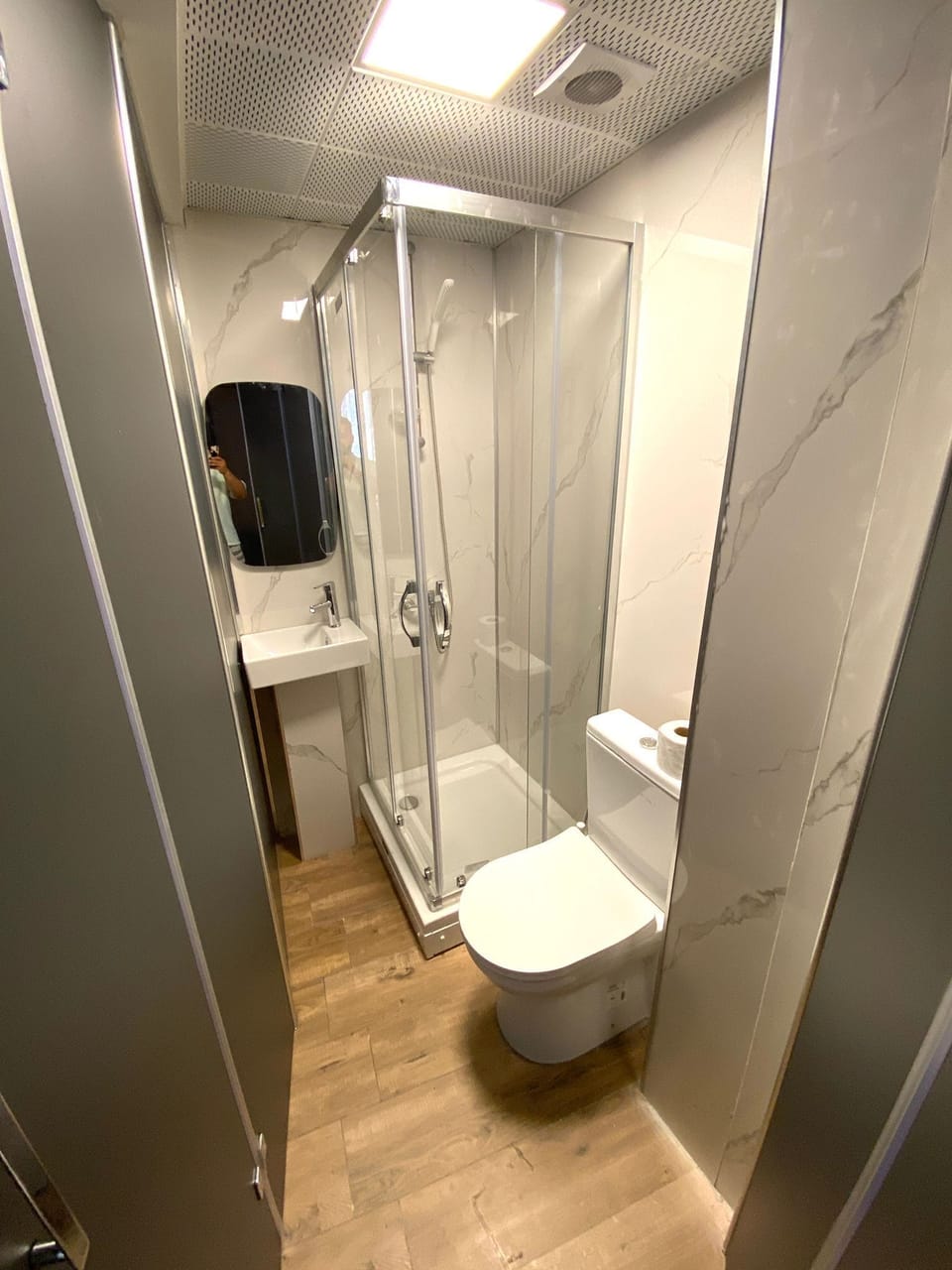 Twin Room, Shared Bathroom | Bathroom | Shower, free toiletries, hair dryer, towels
