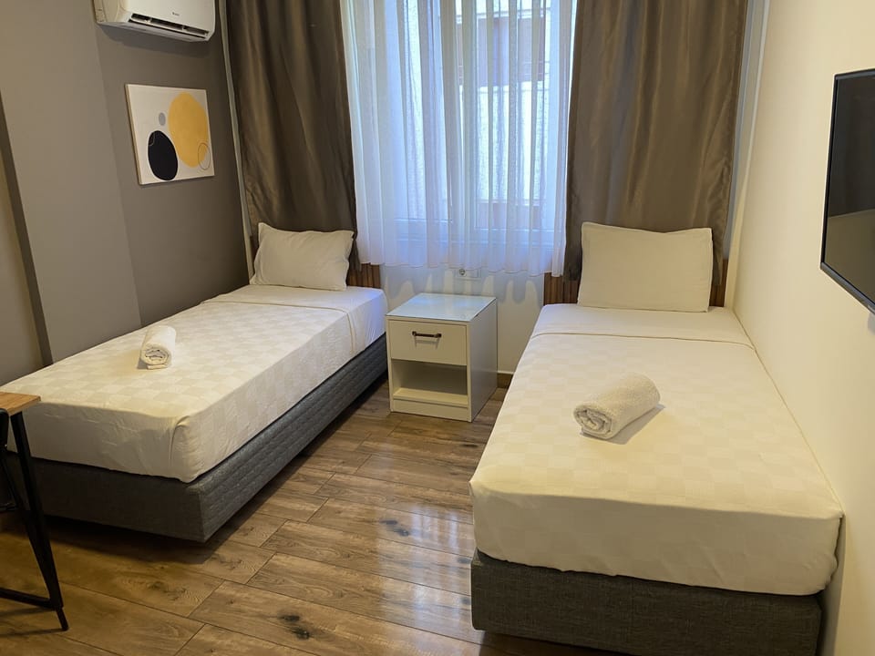 Twin Room, Shared Bathroom | Desk, soundproofing, free WiFi