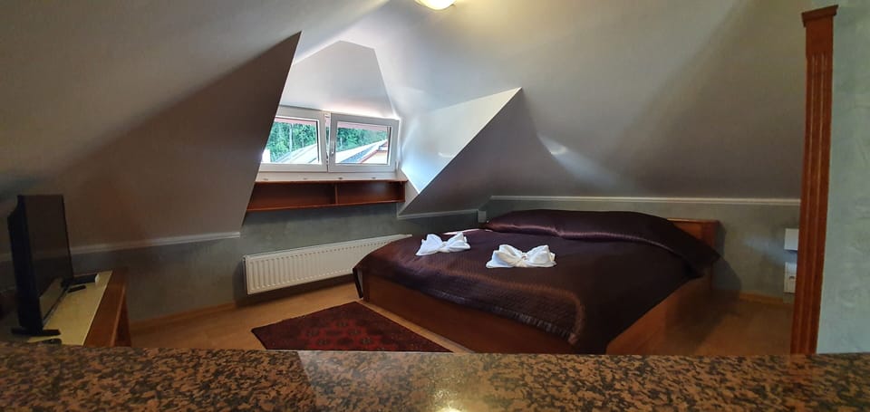 Apartment | Minibar, in-room safe, blackout drapes, WiFi (free)